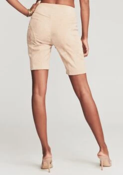 Amanda Short -LUCY Clothing Shop 210825 Set1 SHOT 59 4493