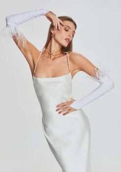 Penny Feather Gloves -LUCY Clothing Shop Ecommerce Crop 221129 Ecom Set2 SHOT 03 0285