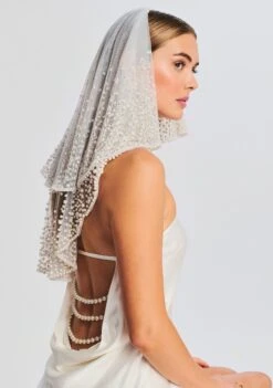 Bridgette Pearl Veil -LUCY Clothing Shop Ecommerce Crop 230510 RETROFETE SET1 8213 eComm
