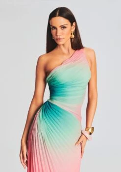 LUCY Clothing Shop 9 LUCY Clothing Shop -LUCY Clothing Shop Ecommerce Crop 230516 SET2 SHOT 02 0115 eComm