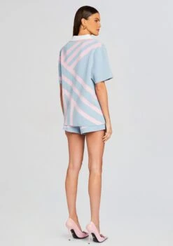 Lei Shirt -LUCY Clothing Shop Ecommerce Crop 24 01 11 LEISHIRT BEAUSHORT JACQUARDBLUEPINK 0594 ECOMM