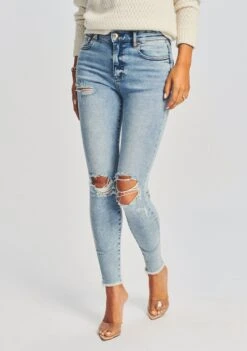 Maya Mid-Rise Jean -LUCY Clothing Shop Ecommerce Crop Retrofete eComm 220920 Set2 SHOT 08 0920 4f4d9a81 3bc2 4320 a547 742ae73027d0